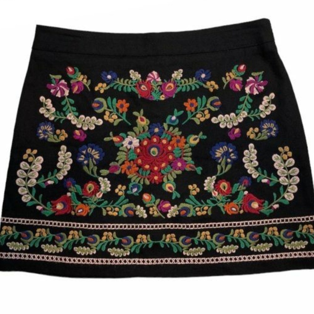 HER ENTIRE NAME SAYS... GRACE Black Embroidered Mini Skirt Large Lined Stretch